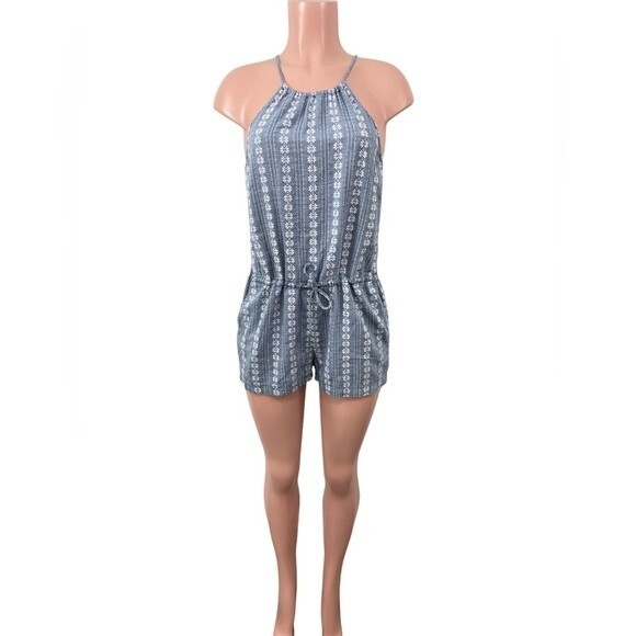 Madewell Chambray Blue Romper with White Embroidered Flowers Size SMALL - Picture 1 of 9